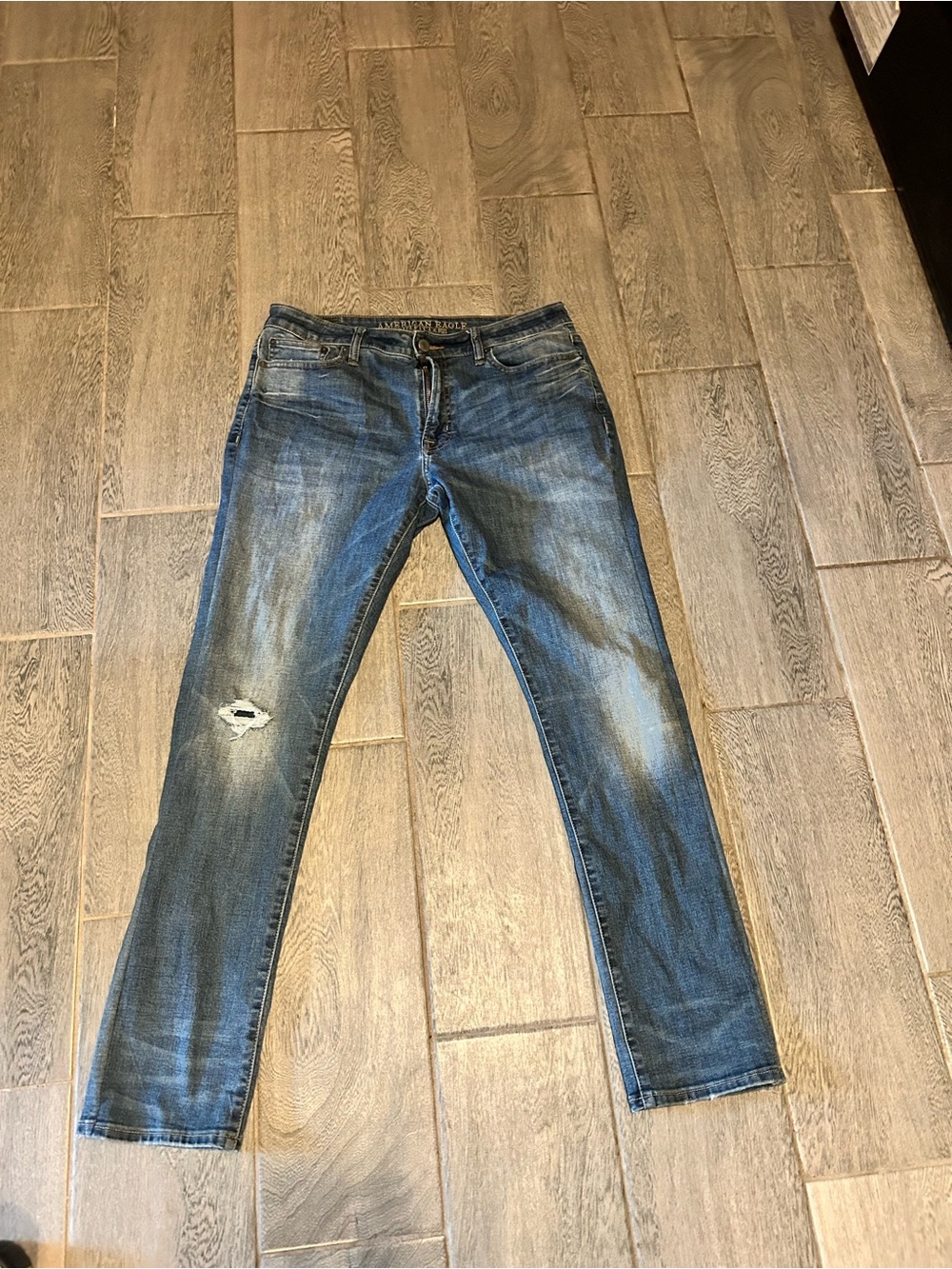 American Eagle Outfitters  360 extreme flex Distressed Blue Jeans - size 33x32